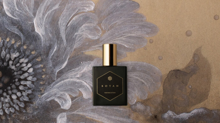 パルファンサトリから、高濃度の香水、パルファンエクストレが発売されました。