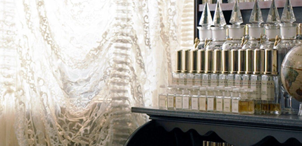 パルファンサトリのアトリエに置かれた香料オルガン