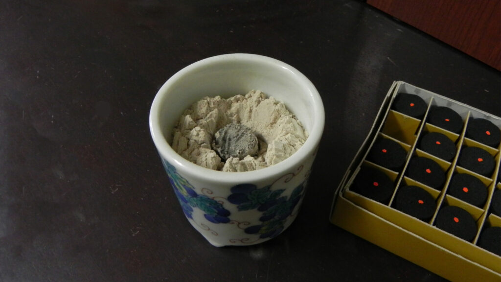 Aromatic wood releases fragrance without touching an open flame—heat travels through ash, and the scent rises softly with the air.