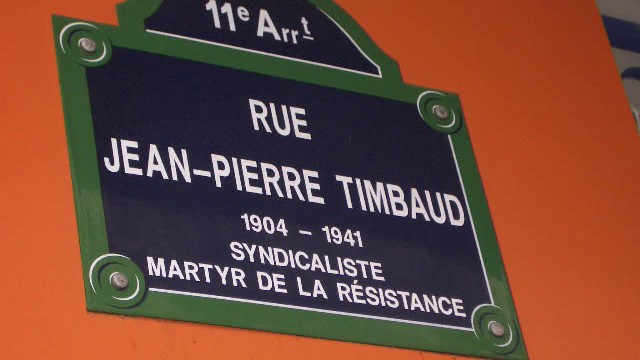パリ11区の通り名プレート Rue Jean-Pierre Timbaud